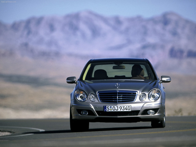 Mercedes-Benz E-Class фото