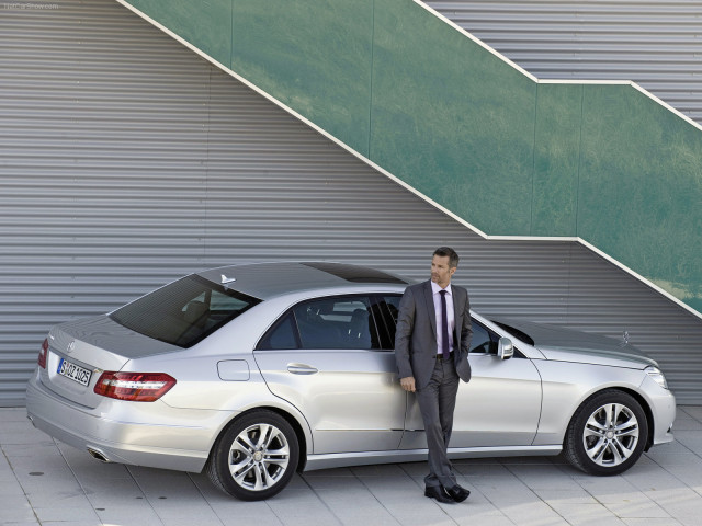 Mercedes-Benz E-Class фото