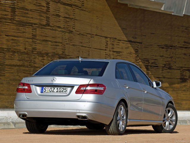 Mercedes-Benz E-Class фото