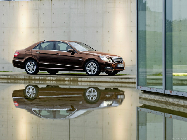 Mercedes-Benz E-Class фото