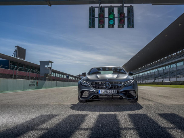 Mercedes-Benz E63 AMG фото