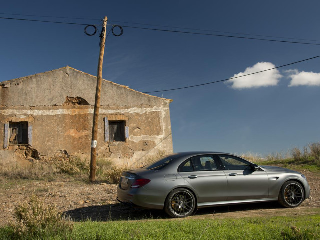 Mercedes-Benz E63 AMG фото