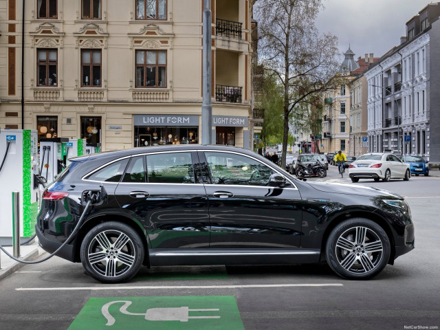 Mercedes-Benz EQC фото