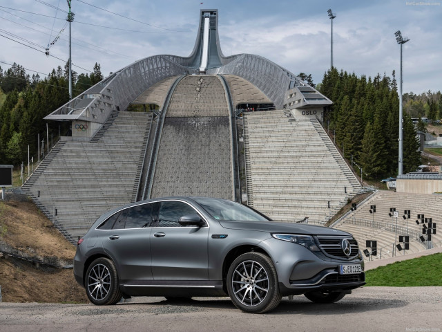 Mercedes-Benz EQC фото