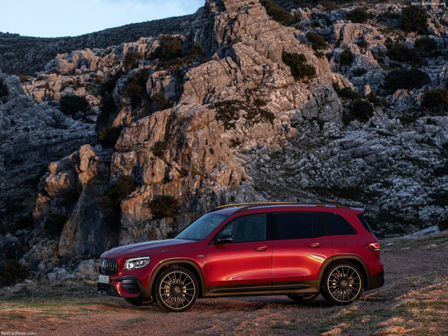 Mercedes-Benz GLB фото