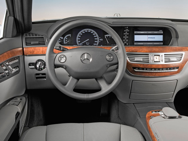 Mercedes-Benz S-Class W221 фото