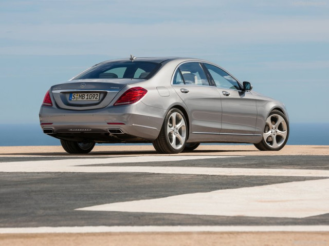 Mercedes-Benz S-Class фото