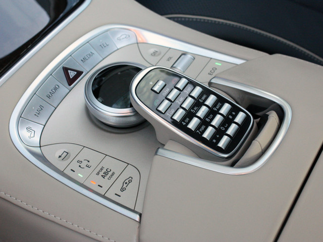 Mercedes-Benz S-Class фото