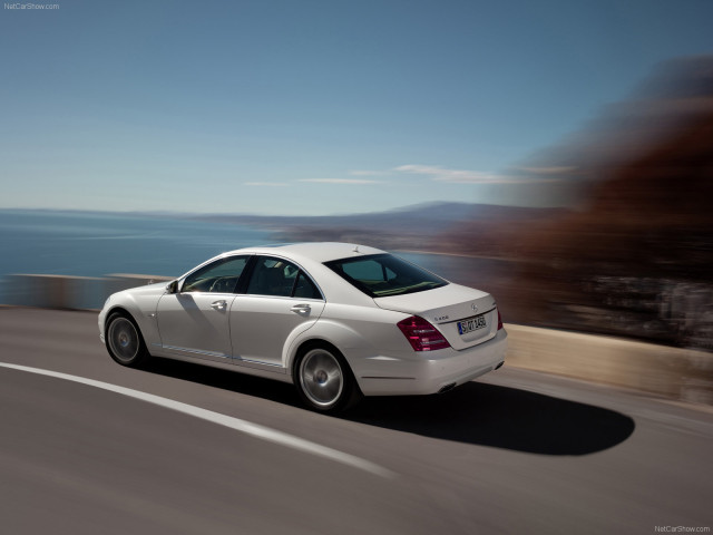 Mercedes-Benz S-Class фото