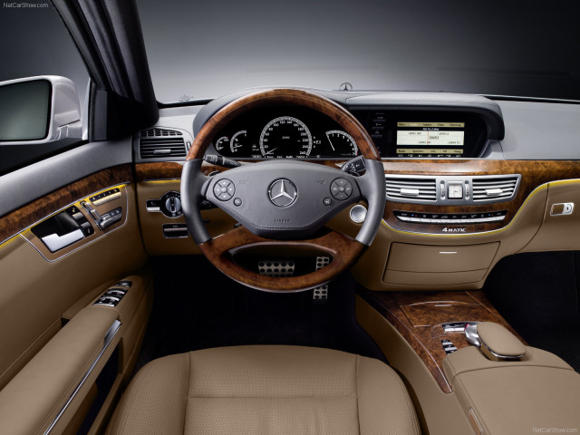 Mercedes-Benz S-Class фото