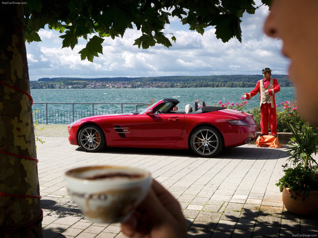 Mercedes-Benz SLS AMG Roadster фото