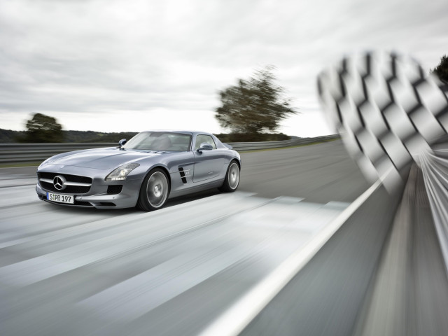 Mercedes-Benz SLS AMG фото