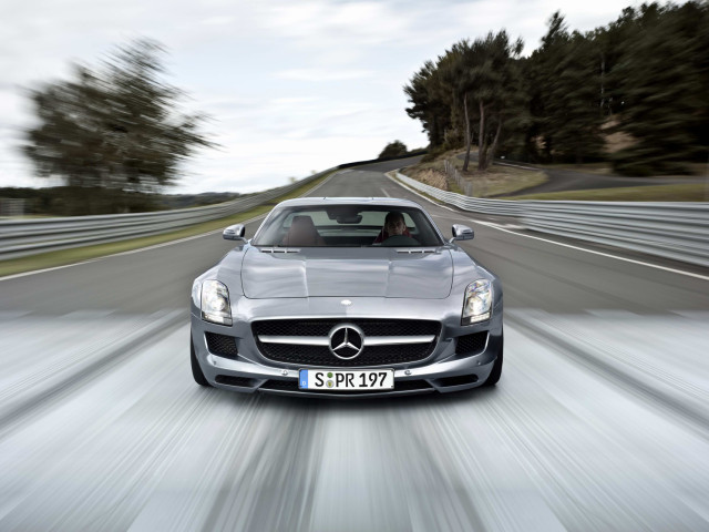 Mercedes-Benz SLS AMG фото