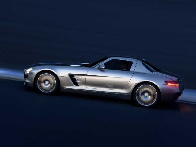 Mercedes-Benz SLS AMG фото