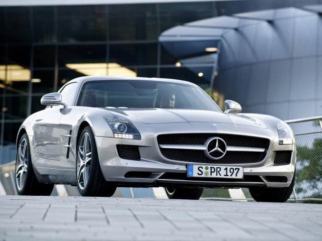 Mercedes-Benz SLS AMG фото