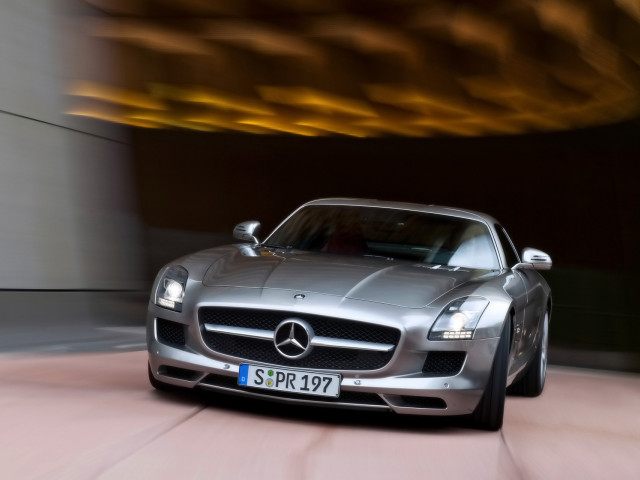 Mercedes-Benz SLS AMG фото