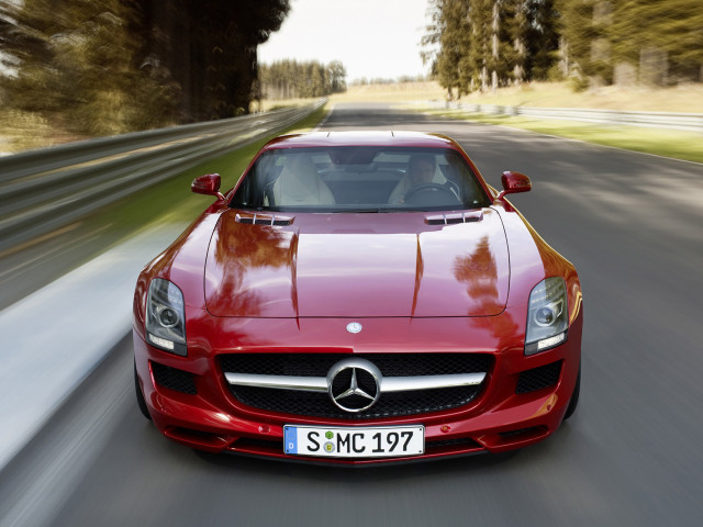 Mercedes-Benz SLS AMG фото