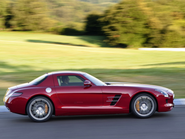 Mercedes-Benz SLS AMG фото