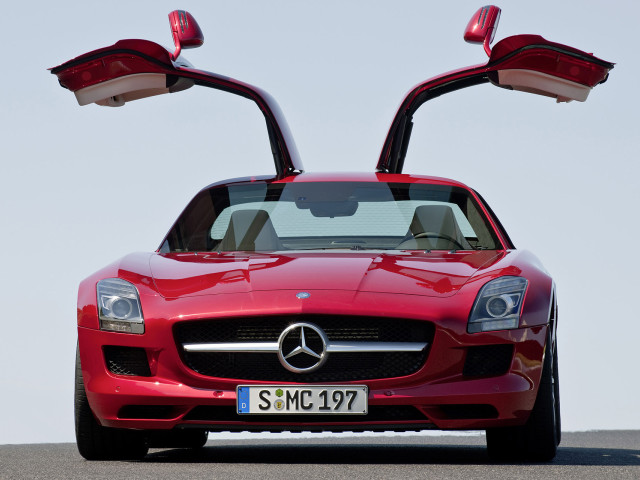 Mercedes-Benz SLS AMG фото