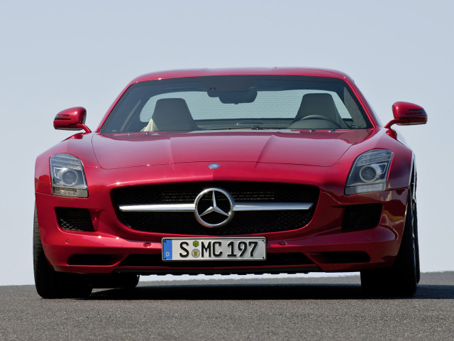 Mercedes-Benz SLS AMG фото