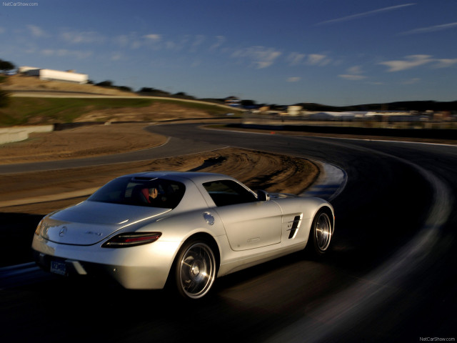 Mercedes-Benz SLS AMG фото