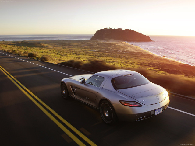 Mercedes-Benz SLS AMG фото