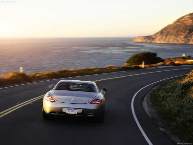 Mercedes-Benz SLS AMG фото