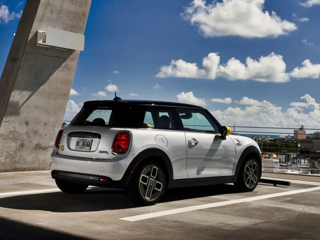 Mini Cooper SE фото