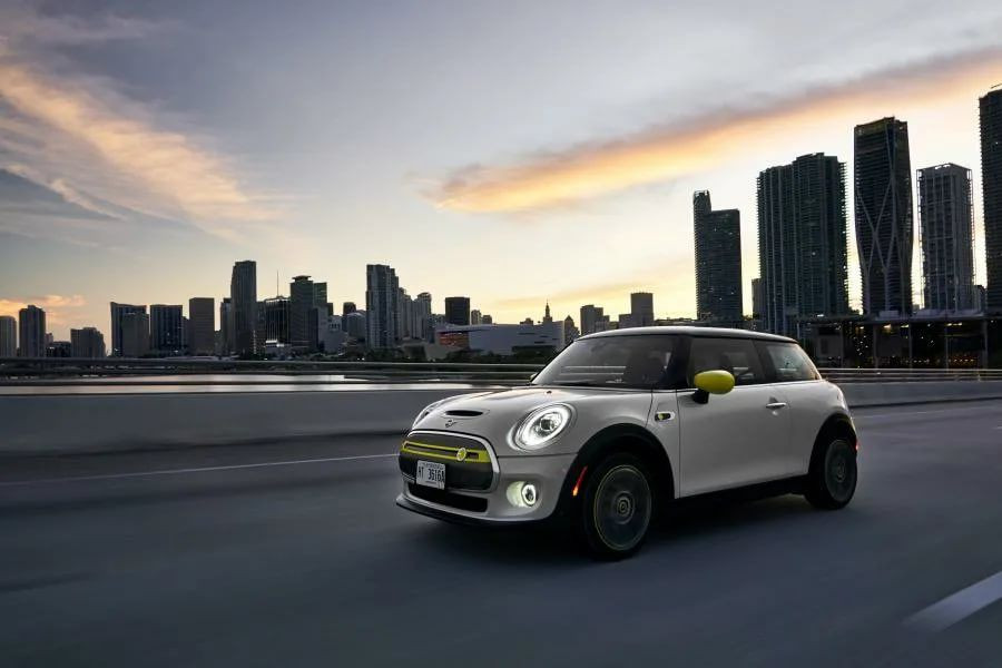 Mini Cooper SE фото 207640