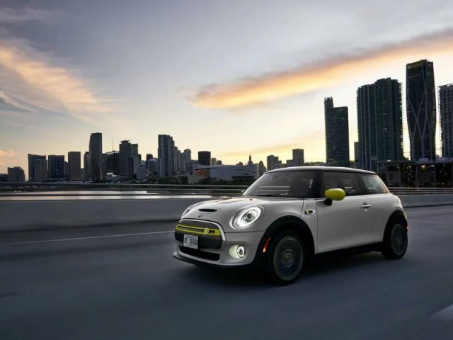 Mini Cooper SE фото