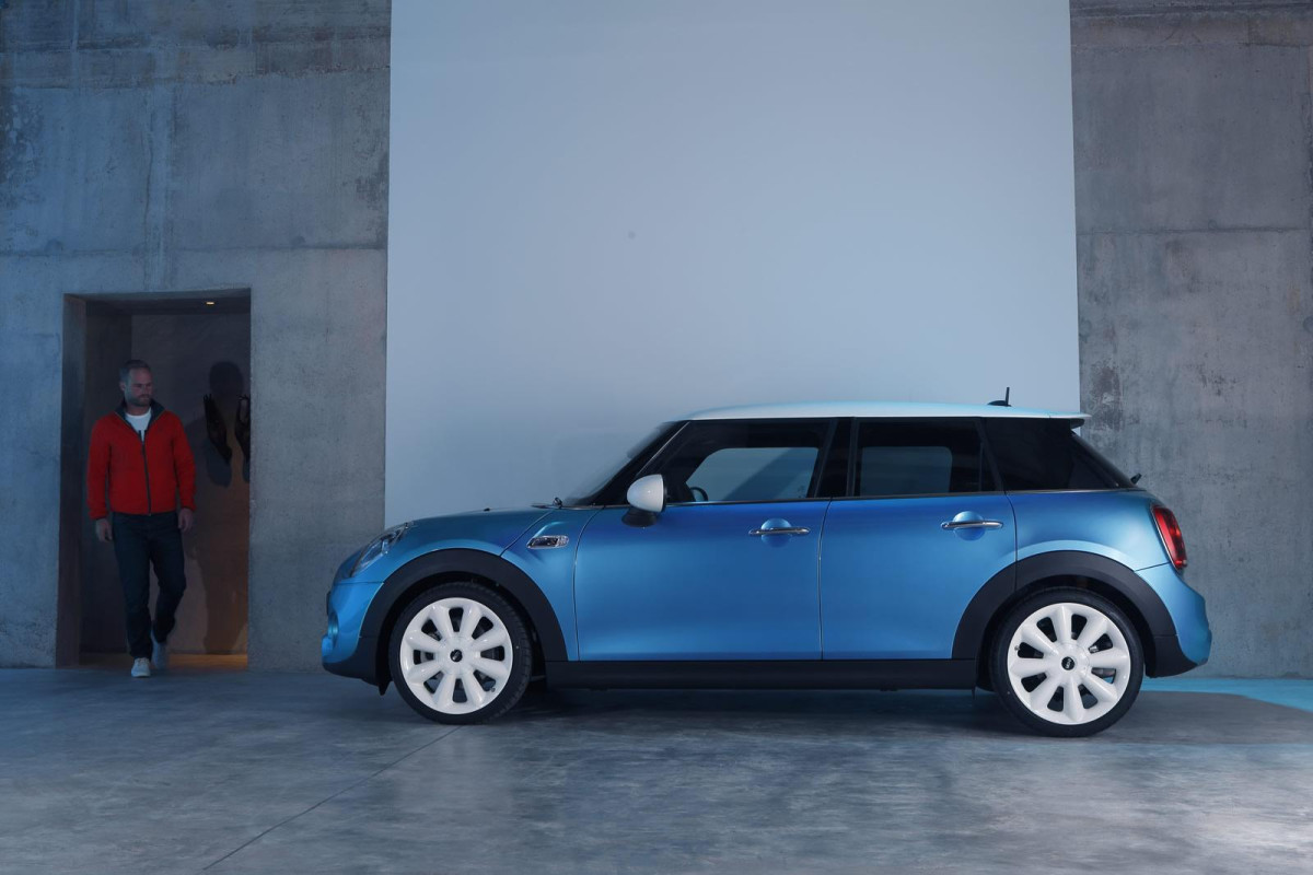 Mini five-door hatchback  фото 125134