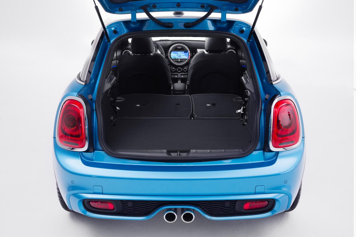 Mini five-door hatchback  фото 125135