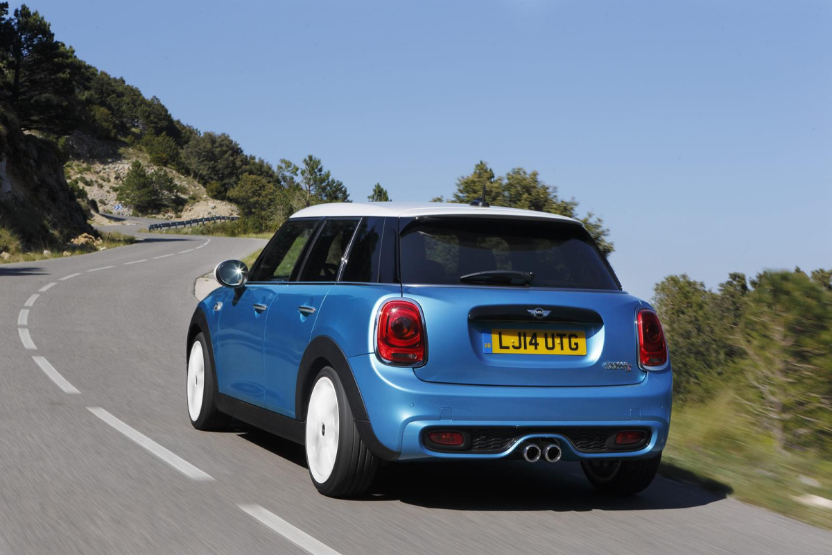 Mini five-door hatchback  фото 125139