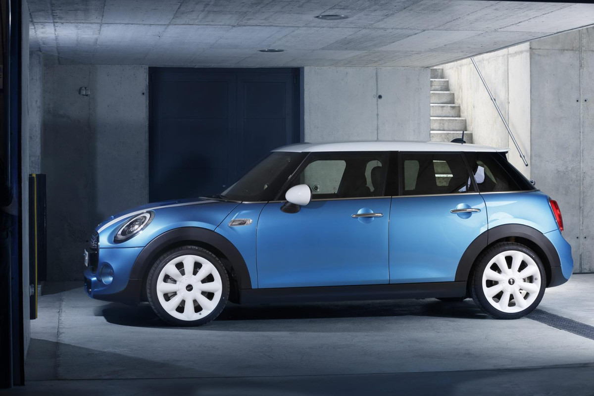 Mini five-door hatchback  фото 125141