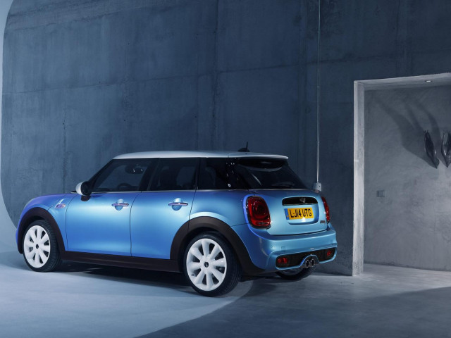 Mini five-door hatchback  фото