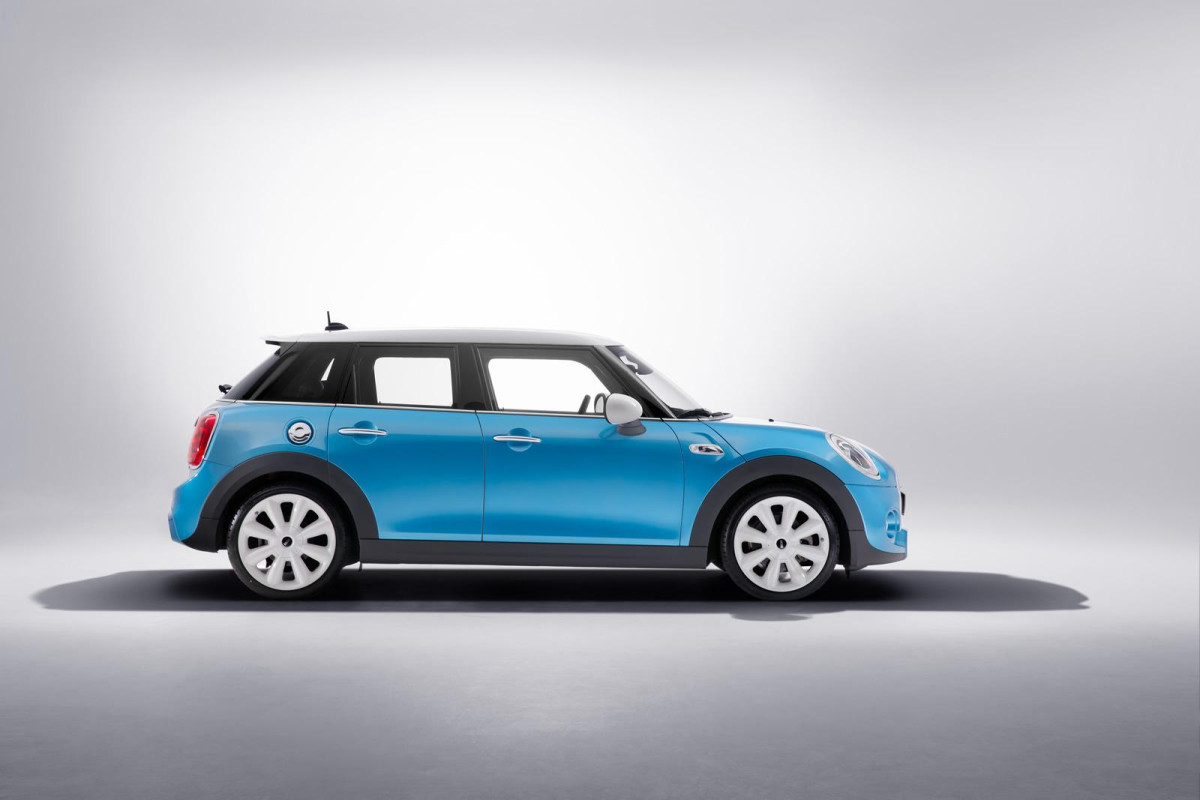 Mini five-door hatchback  фото 125147