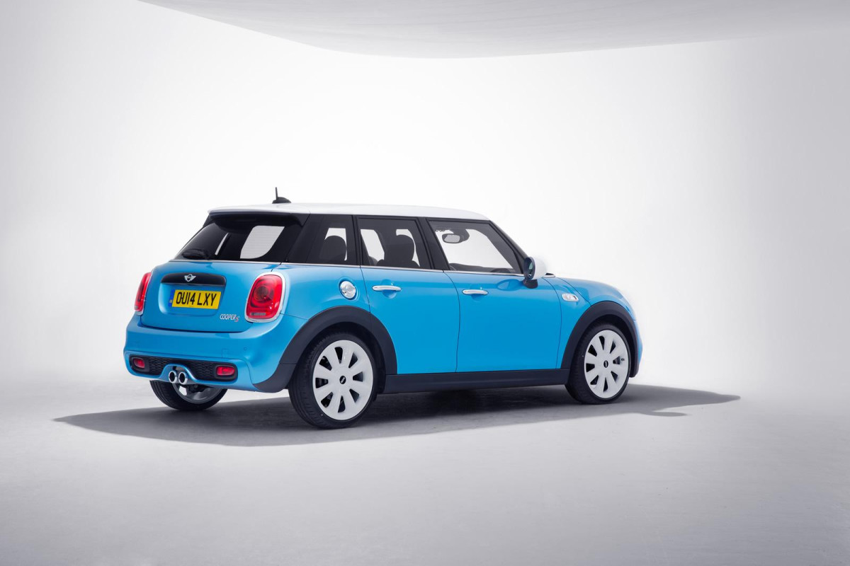 Mini five-door hatchback  фото 125152