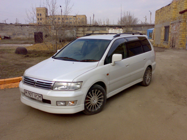 Mitsubishi Chariot фото