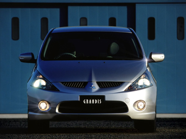 Mitsubishi Grandis фото