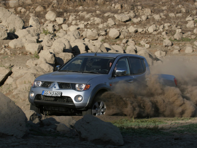 Mitsubishi L200 фото