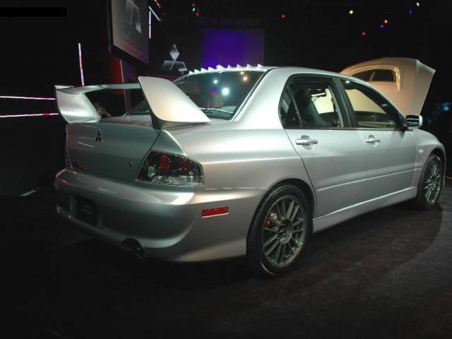 Mitsubishi Lancer Evolution IX фото