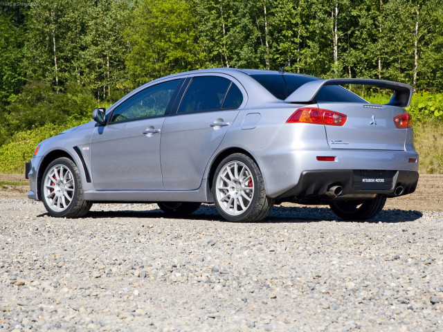 Mitsubishi Lancer Evolution X фото