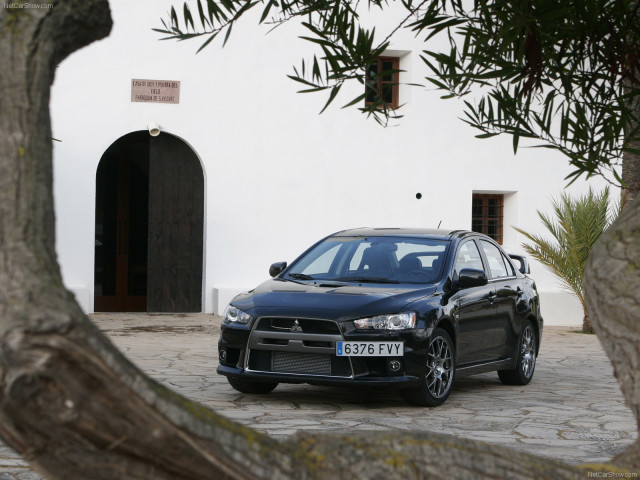 Mitsubishi Lancer Evolution X фото