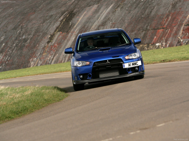 Mitsubishi Lancer Evolution X фото