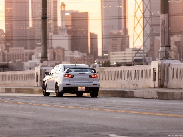 Mitsubishi Lancer Evolution фото