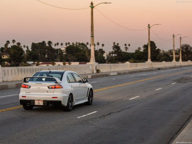 Mitsubishi Lancer Evolution фото