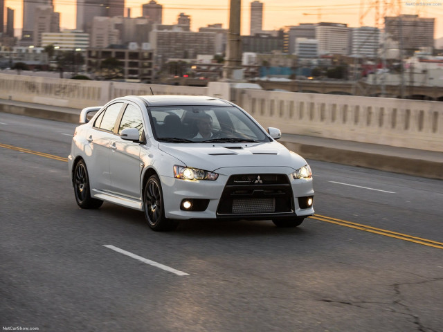 Mitsubishi Lancer Evolution фото