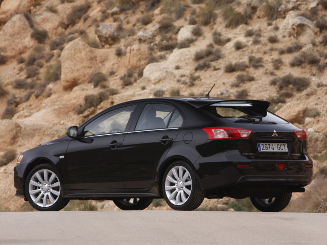 Mitsubishi Lancer Sportback фото