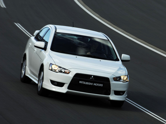 Mitsubishi Lancer X фото