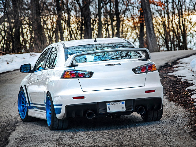 Mitsubishi Lancer фото